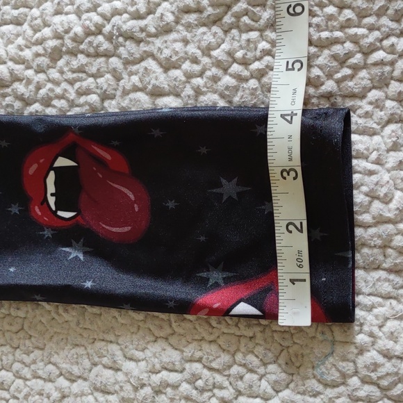Goldsheep XS Vampire Lip Star Print Leggings - Picture 6 of 14